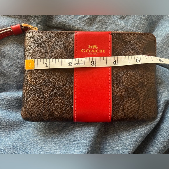 New w/ tags Coach wristlet - Picture 4 of 16